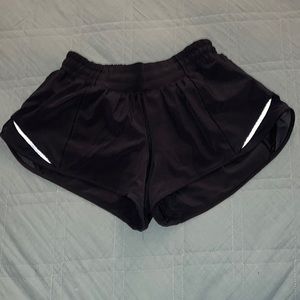 NWOT! Lululemon Hotty Hot Shorts 2.5 inseam